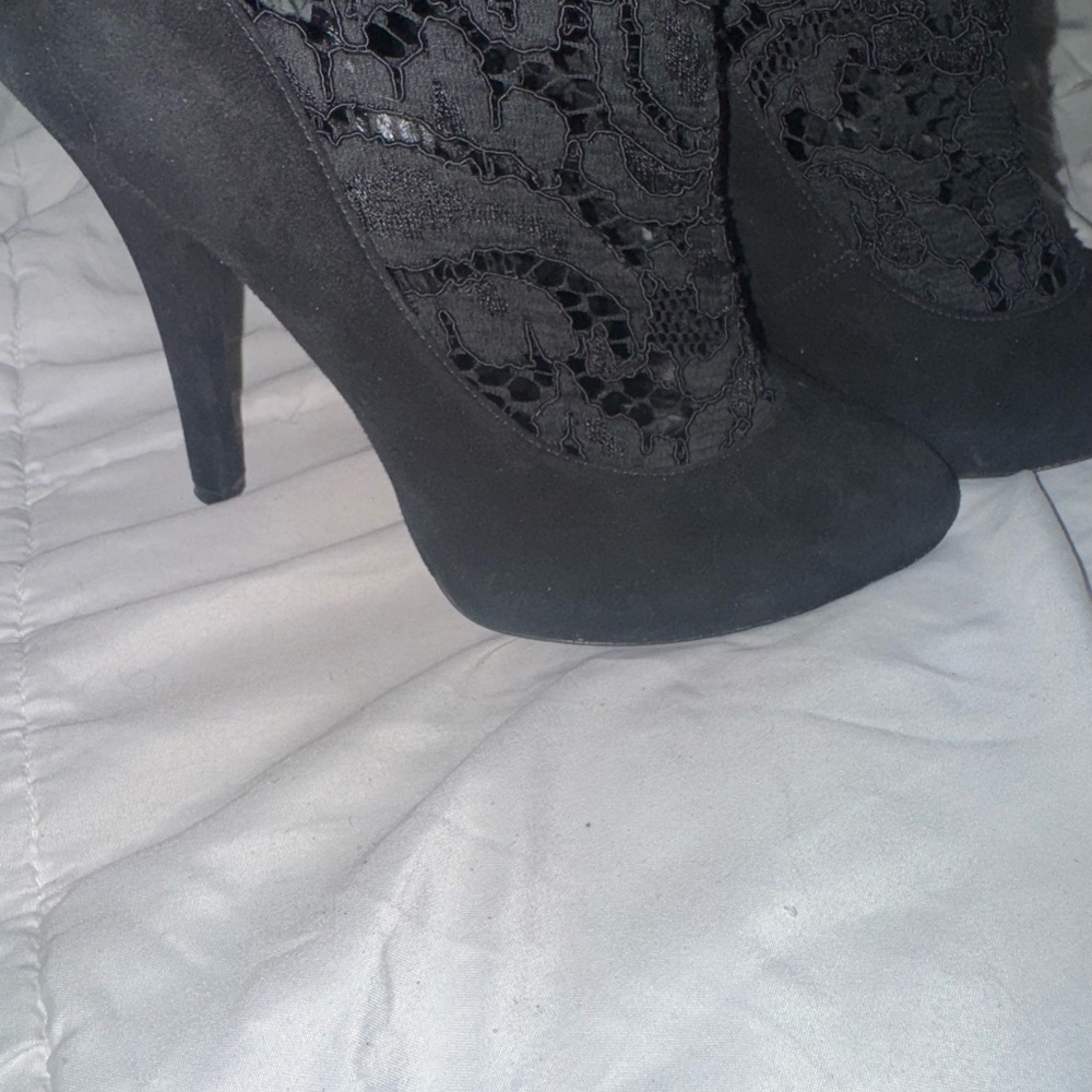 ❤️🔥AUTHENTIC🔥❤️Dolce & Gabbana Black sued and lace booties. - Picture 10 of 12
